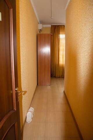 Гостевой дом Абсолют Евпатория Трехместный номер «Комфорт»-4