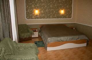 Гостевой дом Абсолют Евпатория Семейный полулюкс-6