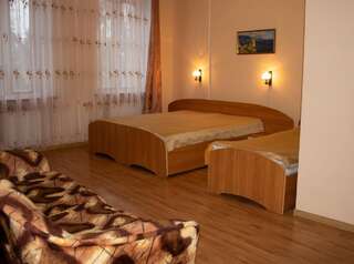 Гостевой дом Абсолют Евпатория Трехместный номер-5